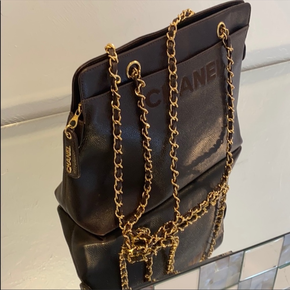 Vintage Chanel shoulder bag
